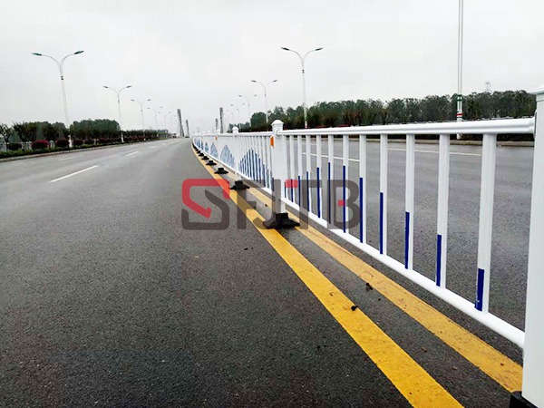 江苏丹阳市常规隔离护栏 江苏丹阳市常规隔离护栏