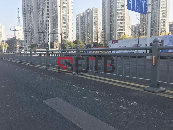 江苏淮安市区隔离护栏 江苏淮安市区隔离护栏