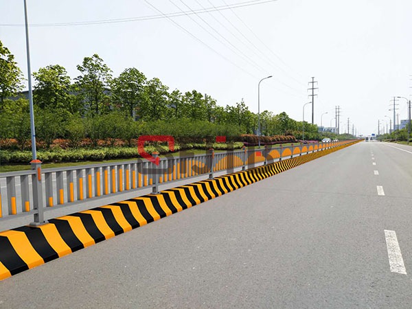 水泥墩中央护栏 水泥墩中央护栏