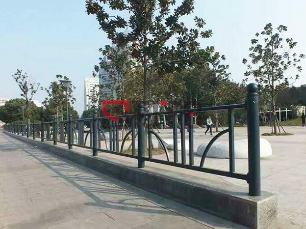 水泥墩中央护栏 水泥墩中央护栏