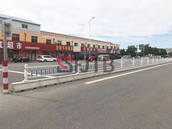 水泥墩中央护栏 水泥墩中央护栏