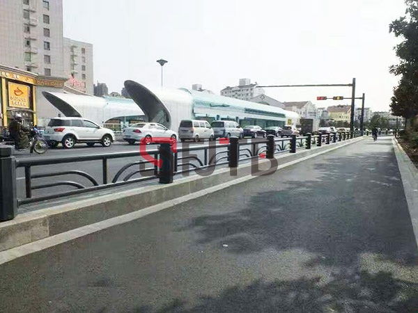 水泥墩中央护栏 水泥墩中央护栏