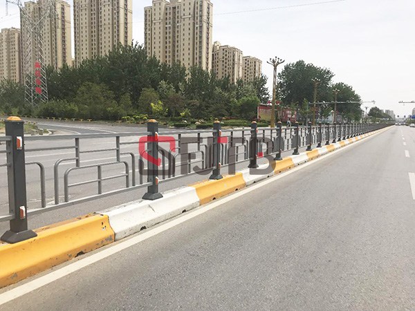 水泥墩中央护栏 水泥墩中央护栏